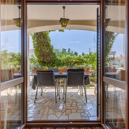 Palman With Free Parking Apartman Porec