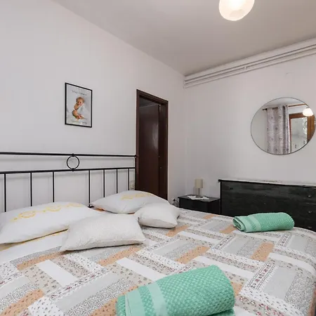 Palman With Free Parking Apartman Porec